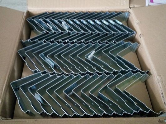 Clip per gabbia C057 neri con rivestimento E - Larghezza 50 mm, acciaio grado 50 da 1,5 mm